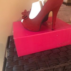 Red suede heeled Pumps